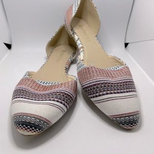Bohemian style flats, great to dress up any outfit. Goes well with jeans